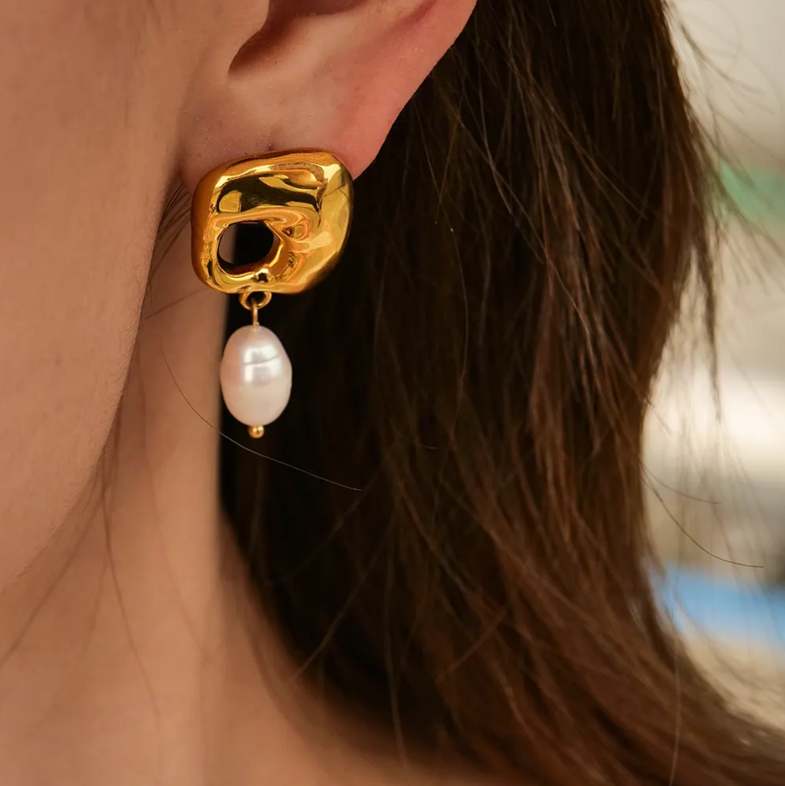 Verona Pearl Earrings